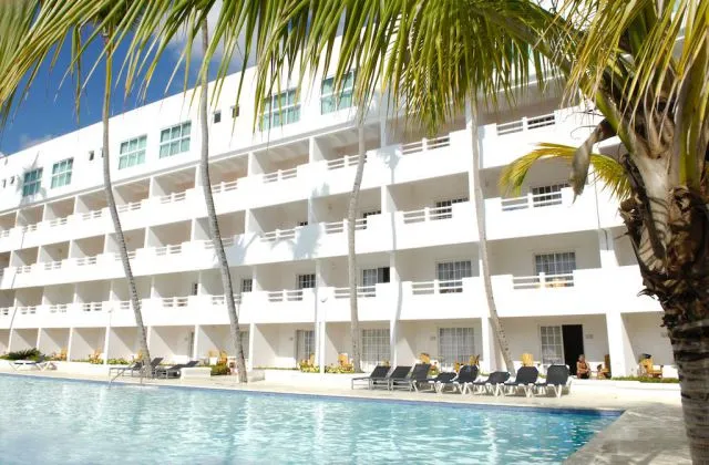 Hotel Be Live Hamaca Suites piscina